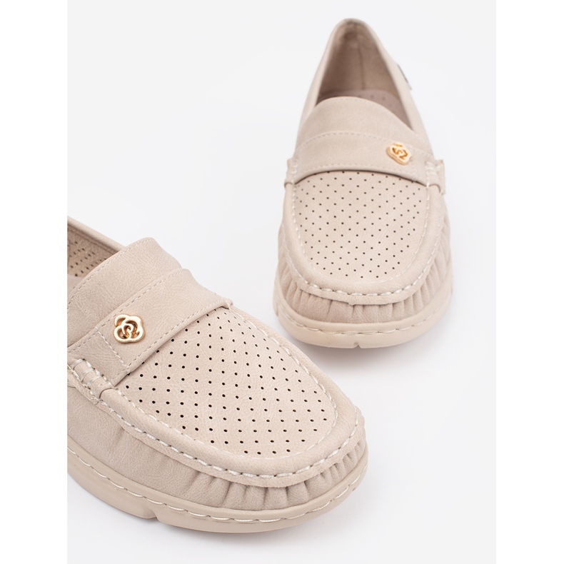 Goodin Light -beige openwork loafers with a golden element 1