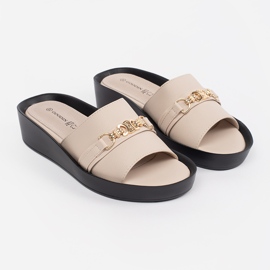 Goodin Beige women's flaps with a chain 1