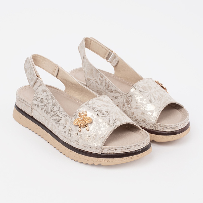 Goodin Light beige sandals on the platform with a pin 1
