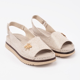 Goodin Beige sandals on the platform with a pin 2