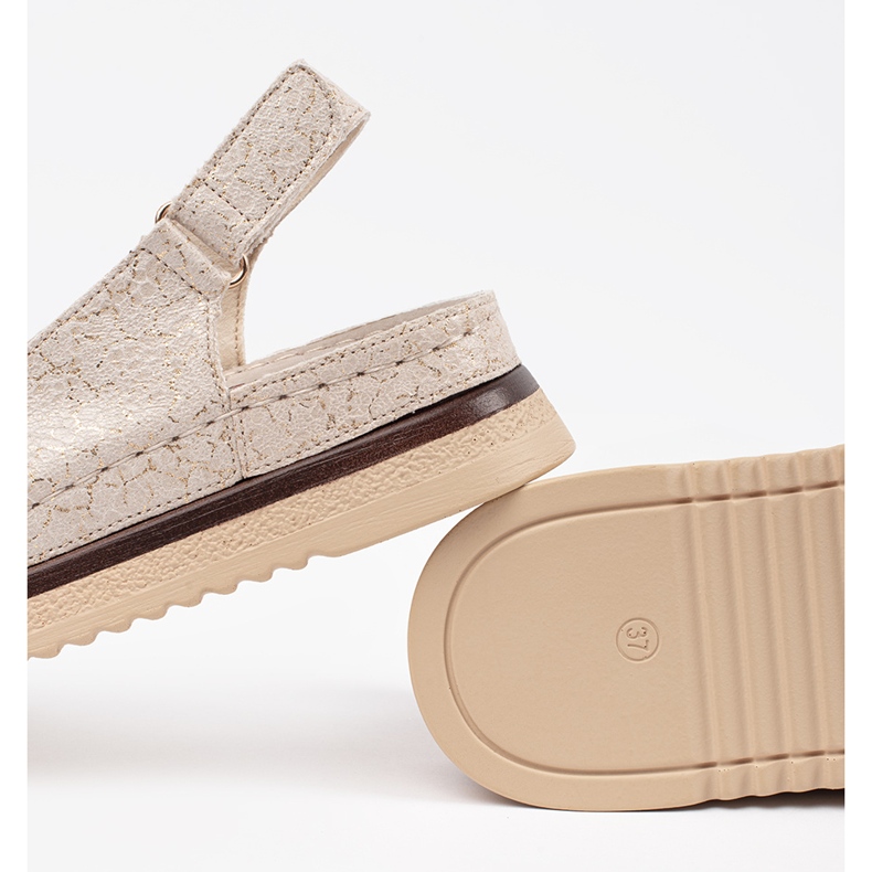 Goodin Beige sandals on the platform with a pin 1