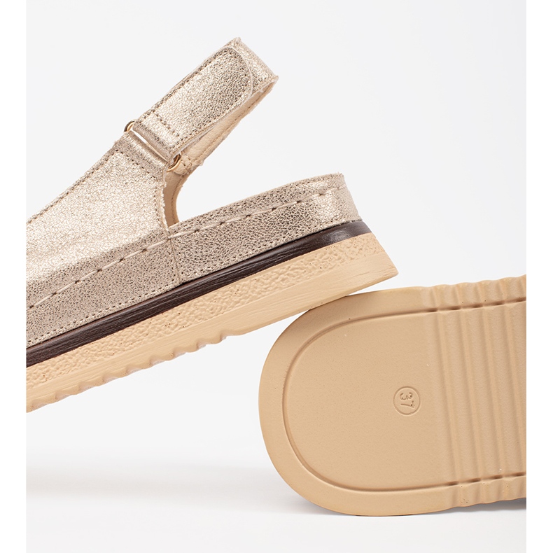 Goodin Gold sandals on the platform with a pin golden 1