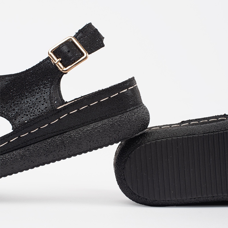 Goodin Black sandals on a light platform 1