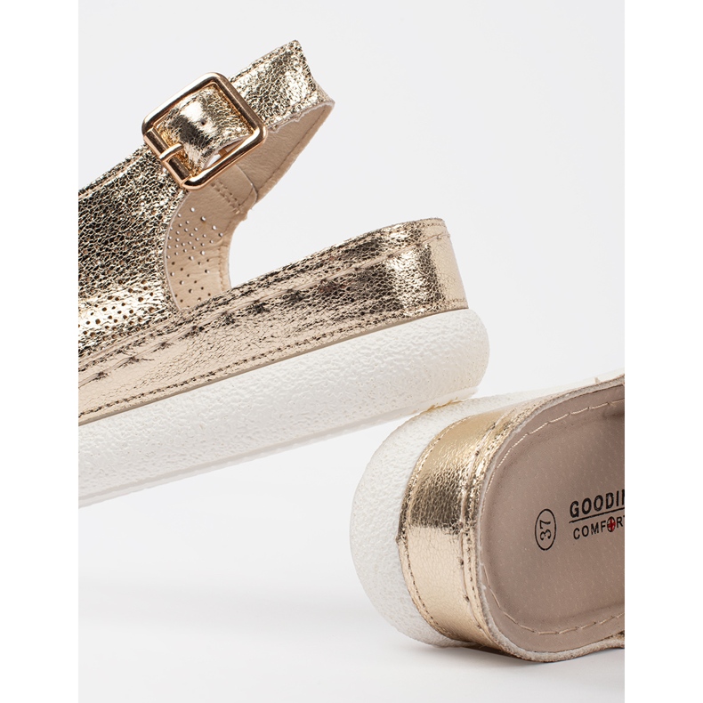 Goodin Gold sandals on a light platform golden 1 Goodin Gold sandals on a light platform golden 1