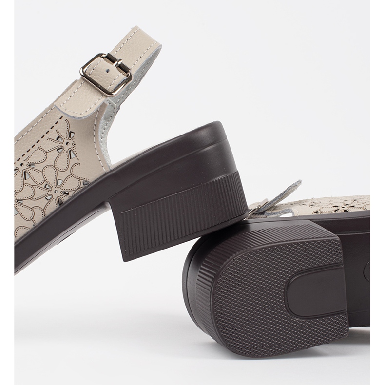 Goodin Beige browned low -heeled sandals 1 Goodin Beige browned low -heeled sandals 1