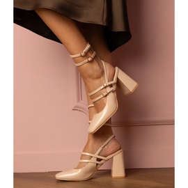 Beige lacquered pumps with a high heel 1
