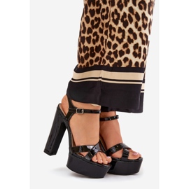 Women's sandals on a high post and platform lacquered black 1