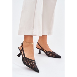 High heels with a pointed nose and a black heel 2