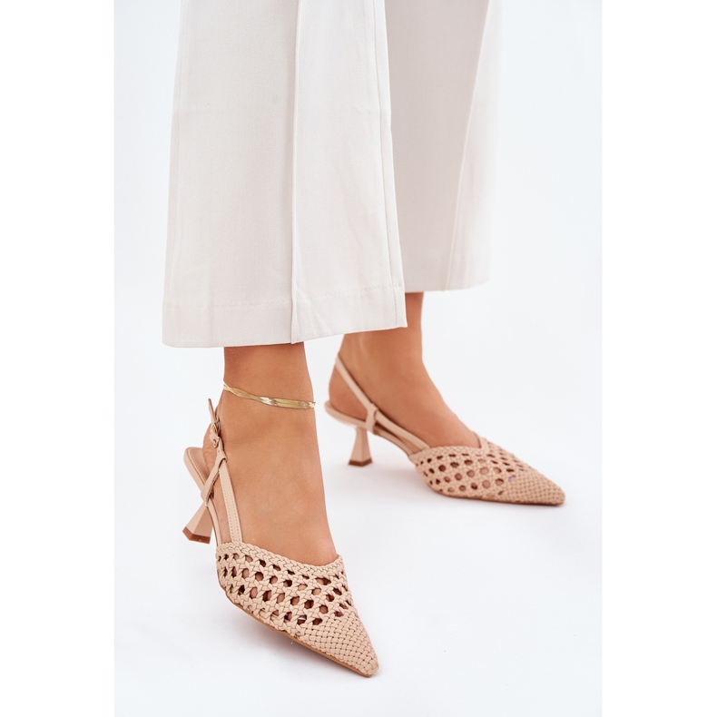 Hinques with a pointed toe and a beigeed heel 2