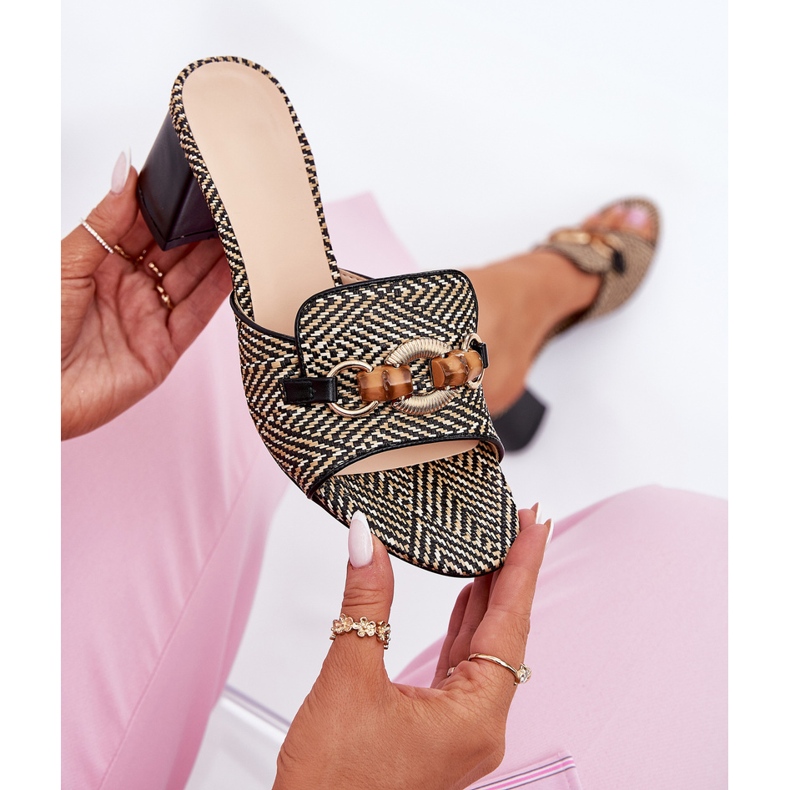 Women's heels with a black decoration 2