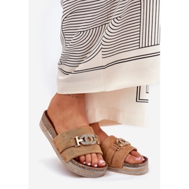 Women's flip flops with a golden detail on the Camel glitter platform brown 1