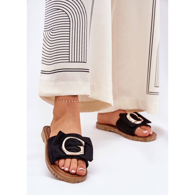 Flat women's flip flops with a decorative detail black 2 Flat women's flip flops with a decorative detail black 2