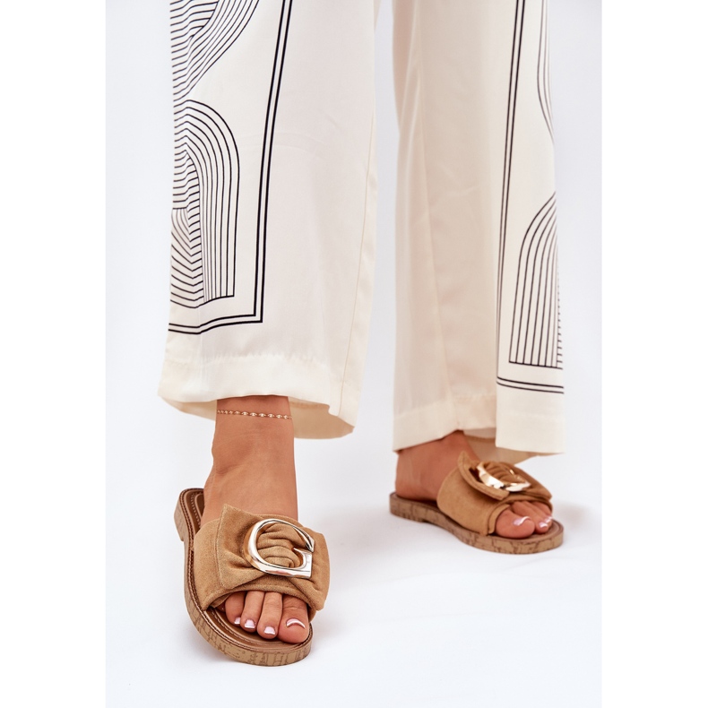 Flat women's flip flops with a decorative Camel detail brown 2