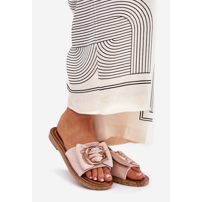 Flat women's flip flops with a decorative pink detail 1