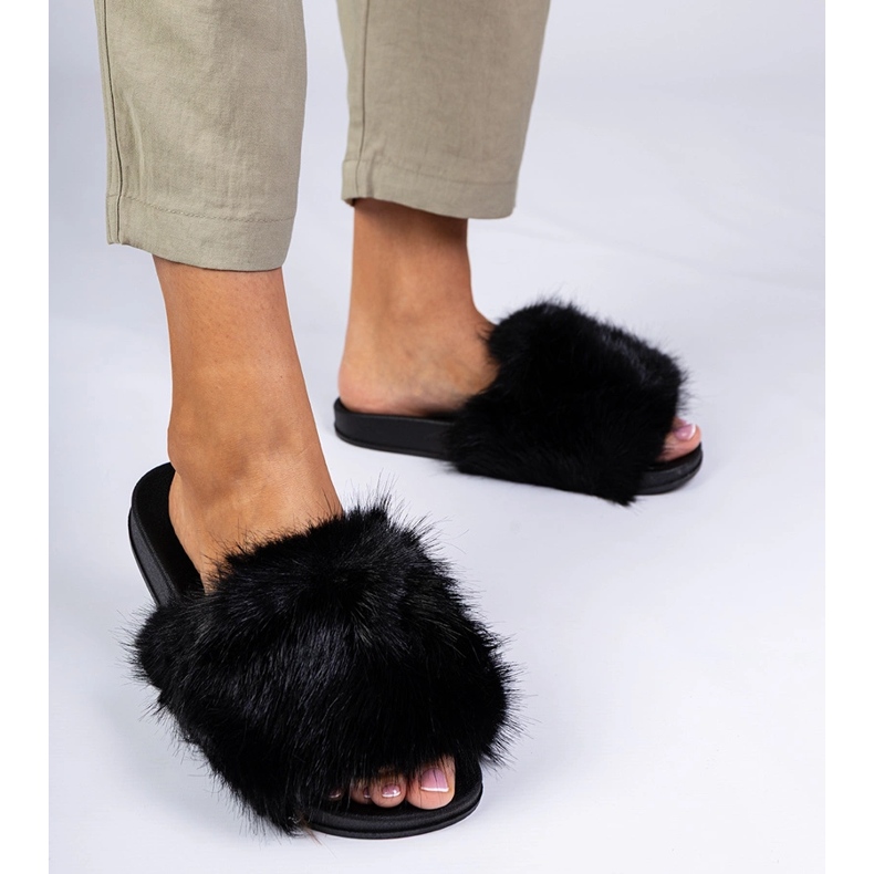 Black slippers with fur 1