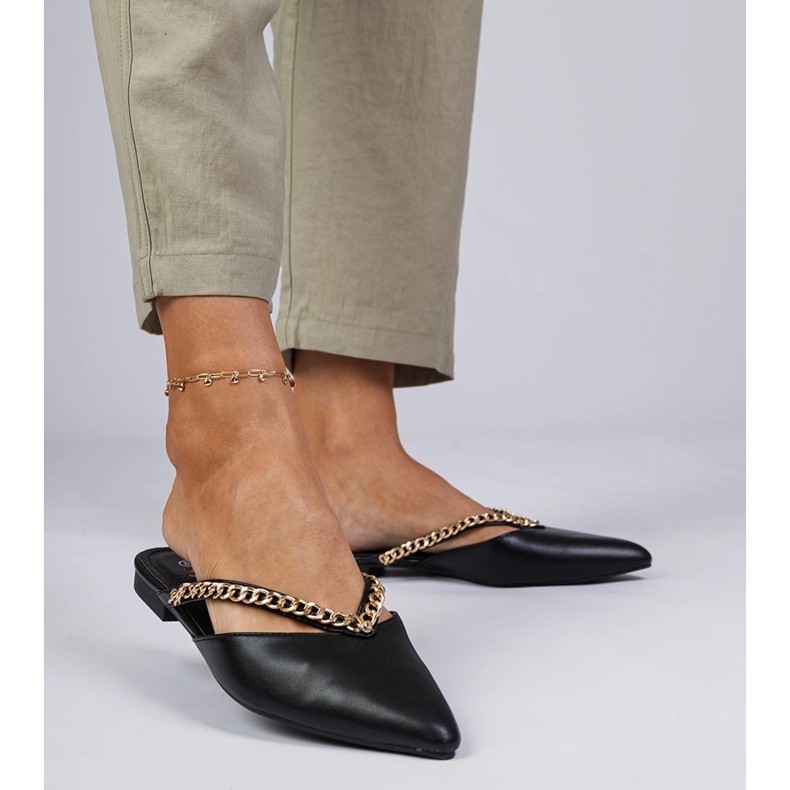 Black elegant flip -flops decorated with a chain 1