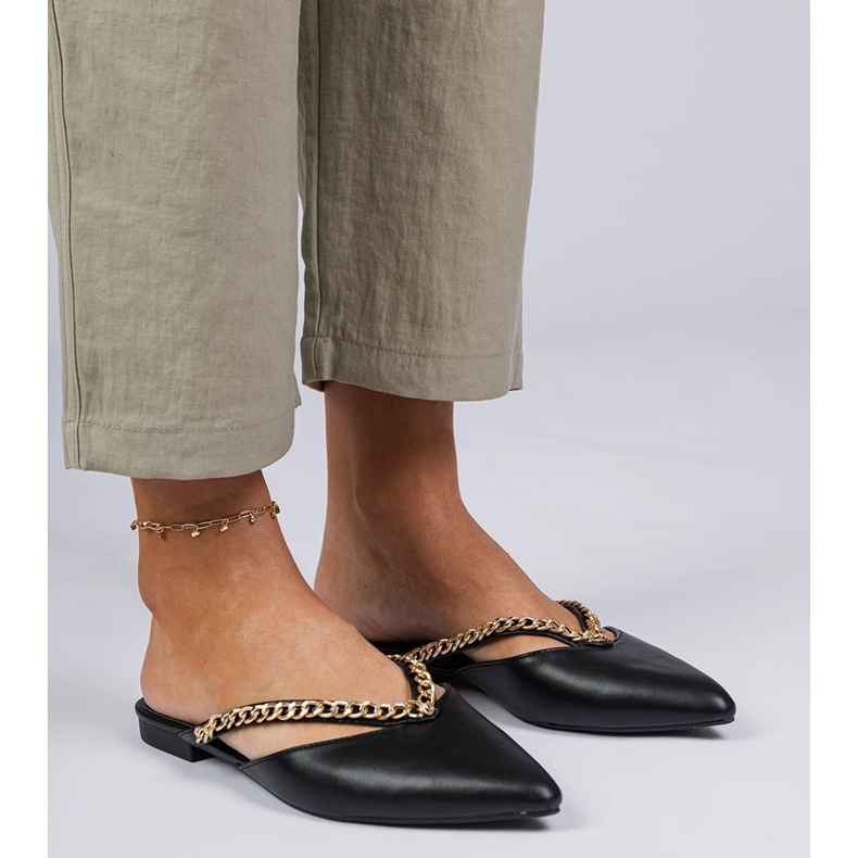 Black elegant flip -flops decorated with a chain 2