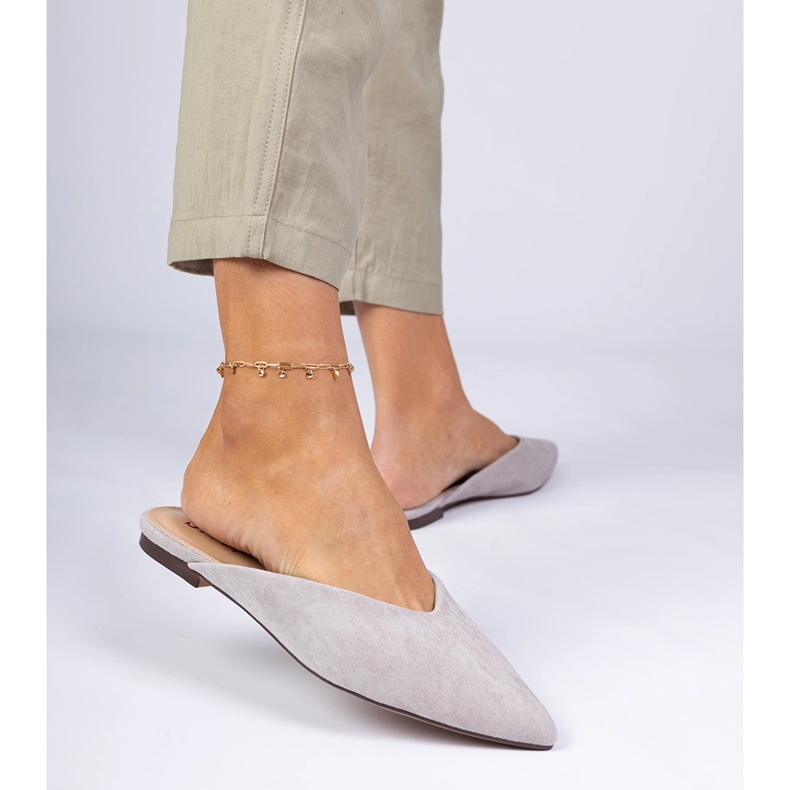 Elegant gray flip flops made of ekozamszu grey 1