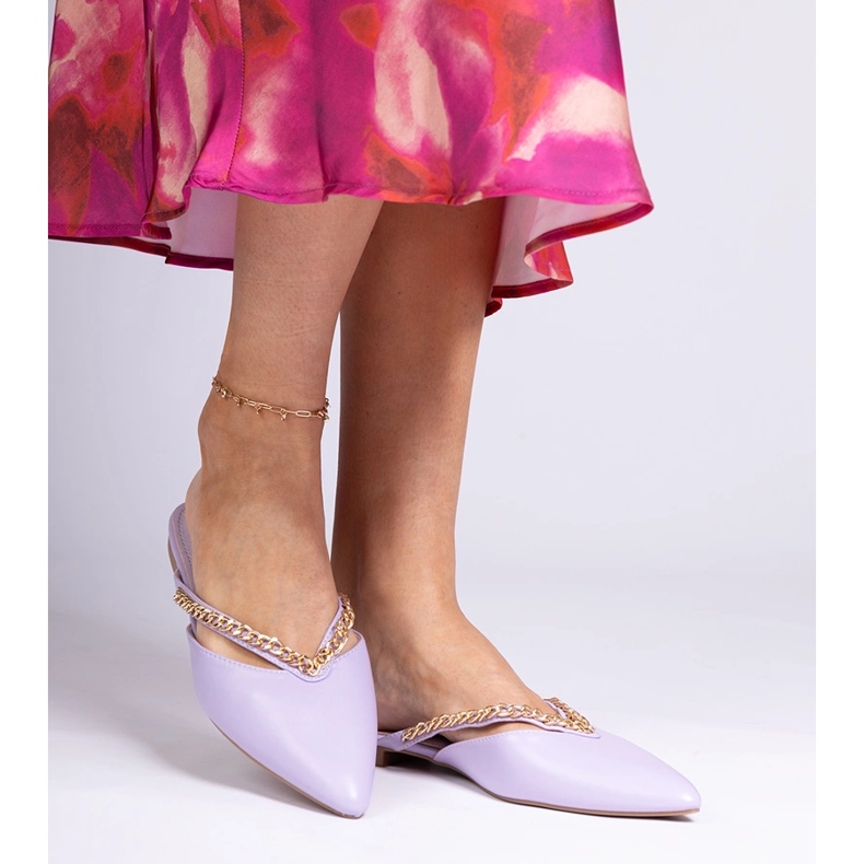 Violet elegant flip -flops decorated with a chain 1