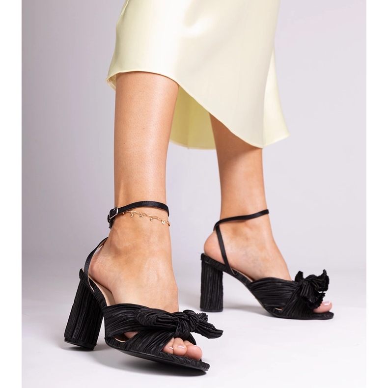 Black sandals with a bow on the block 1