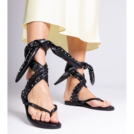 Black Japanese sandals tied around the leg 1