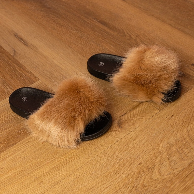 Brown children's flip flops with fur 1