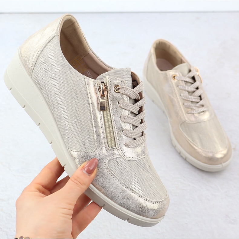 Sports shoes on the golden wedge Sabatina LH01 1