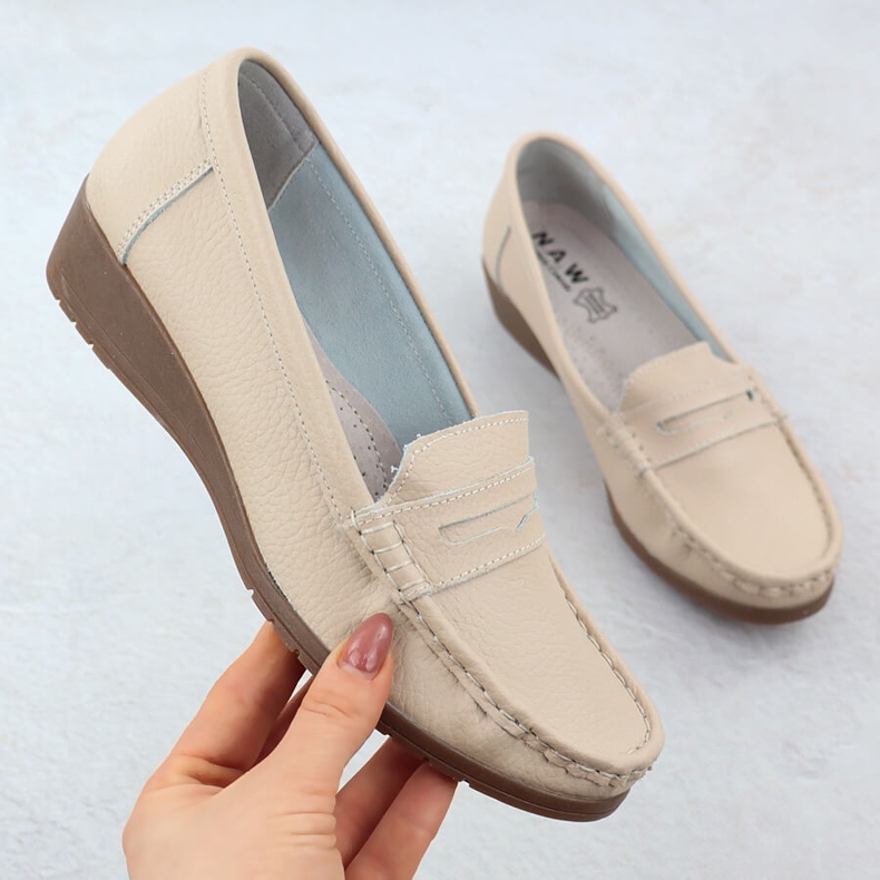 Women's leather loafers on the elevation beige Sabatina JHY01 1 Women's leather loafers on the elevation beige Sabatina JHY01 1