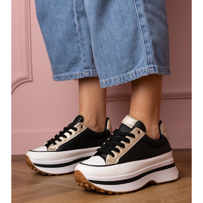 Black sneakers sneakers on platfotm 1
