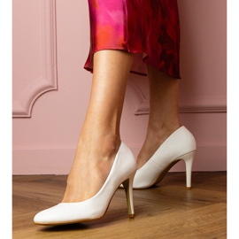 White classic pumps on an eco -leather high heel 1 White classic pumps on an eco -leather high heel 1