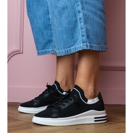 Black women's sneakers on the platform with laces 1