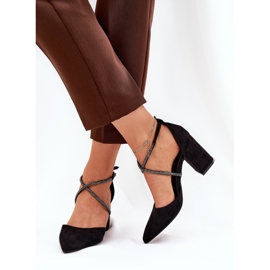 Pumps with pointed toes and decorated stripes on the pillar black 2