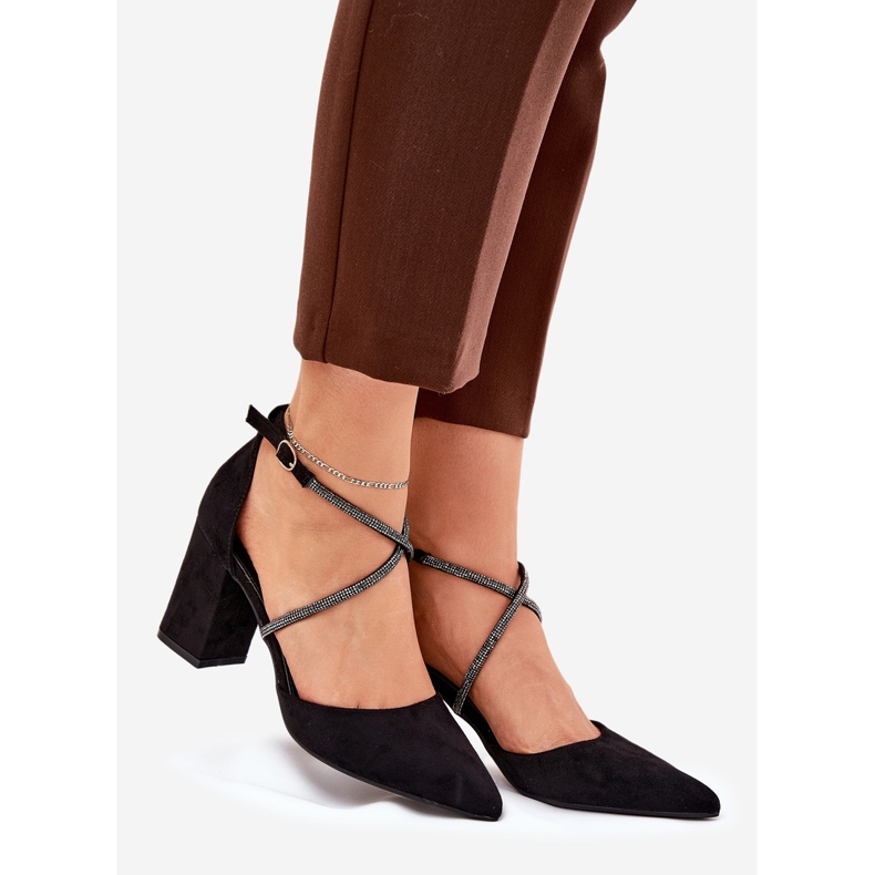 Pumps with pointed toes and decorated stripes on the pillar black 1