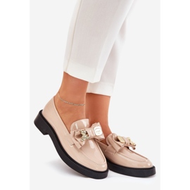 Painted loafers with a bow and a decorative beige brooch 1