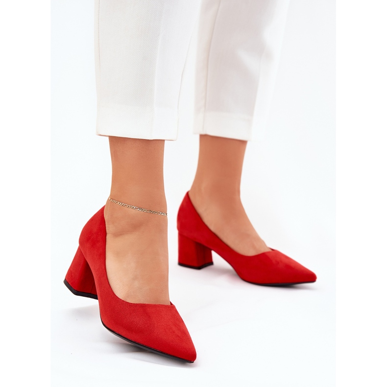 Women's pumps with pointed toes on the red post 2