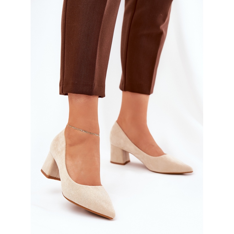 Women's pumps with pointed toes on the post beige 2
