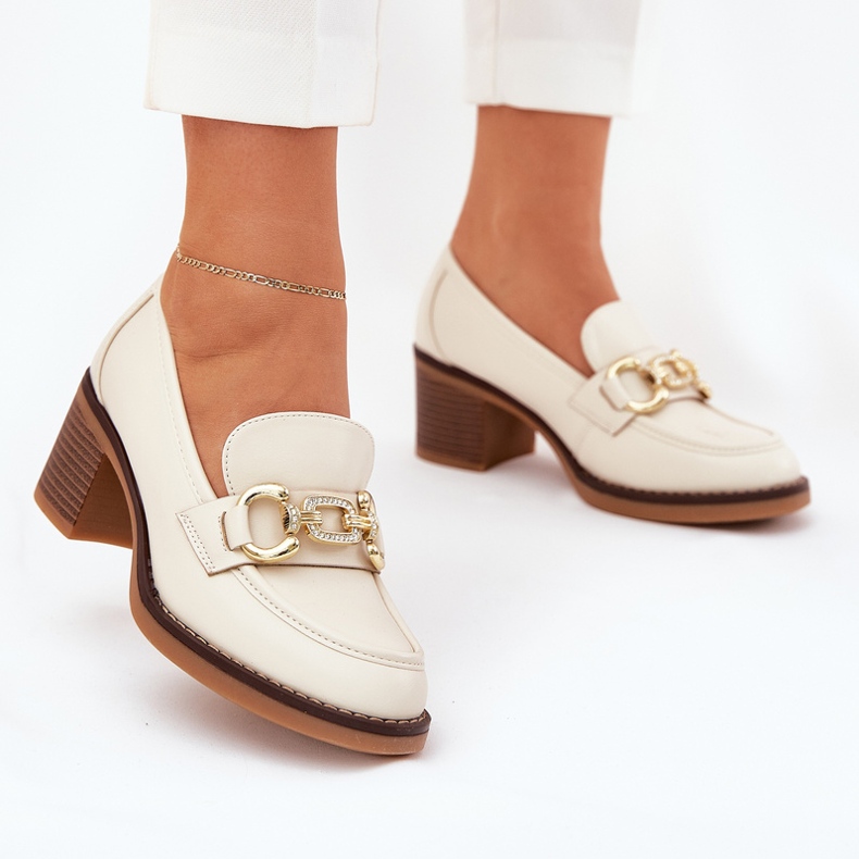 Women's shoes with a golden detail with beige heels 2