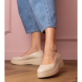 Beige shoes on the eco -leather platform 1 Beige shoes on the eco -leather platform 1