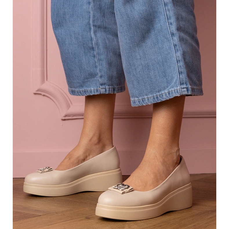 Beige shoes on the platform with a zircon decoration 1 Beige shoes on the platform with a zircon decoration 1