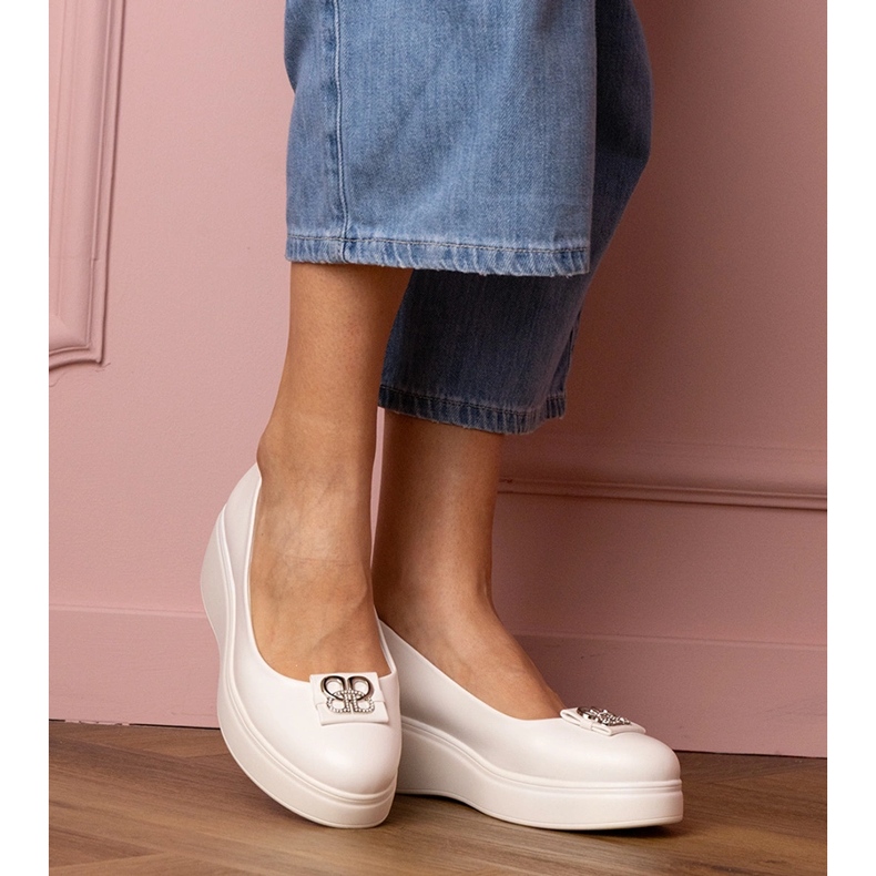 White shoes on the platform with a zircon decoration 1