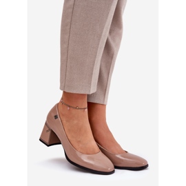 Leather varnished pumps on the Vinceza 91130 beige pillar 1