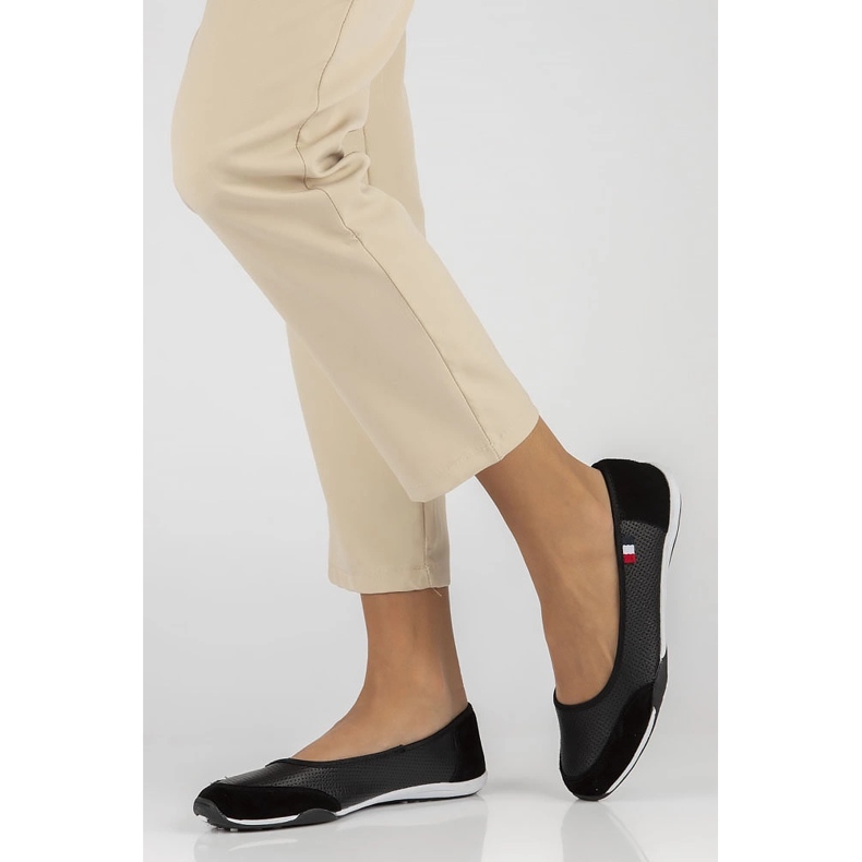 Filippo Leather sneakers DP142/24 BK Black perforated white 1