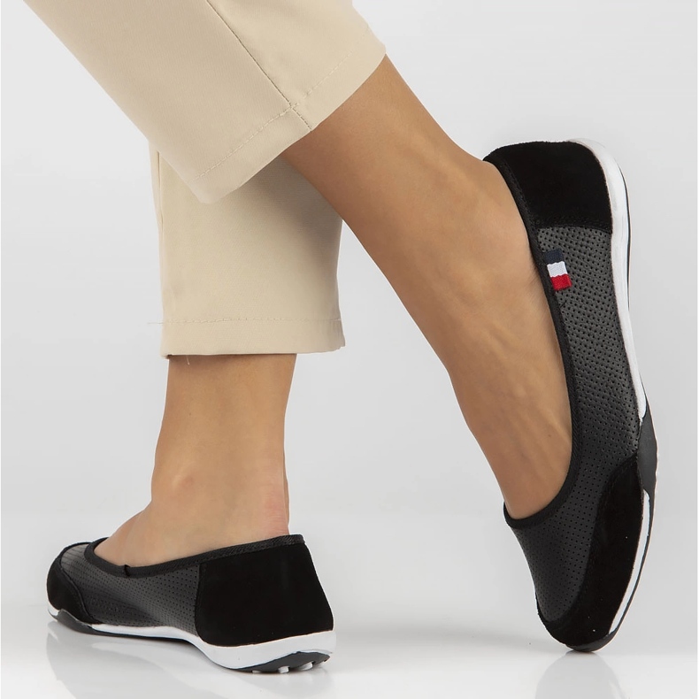 Filippo Leather sneakers DP142/24 BK Black perforated white 2