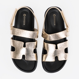 Goodin Classic sandals on the gold platform golden 3