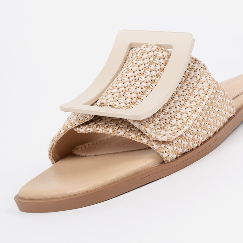 Goodin Tedeed flaps on a flat beige sole 1 Goodin Tedeed flaps on a flat beige sole 1