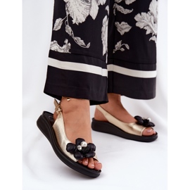 Jezzi Women's sandals with a decorative golden flower 2