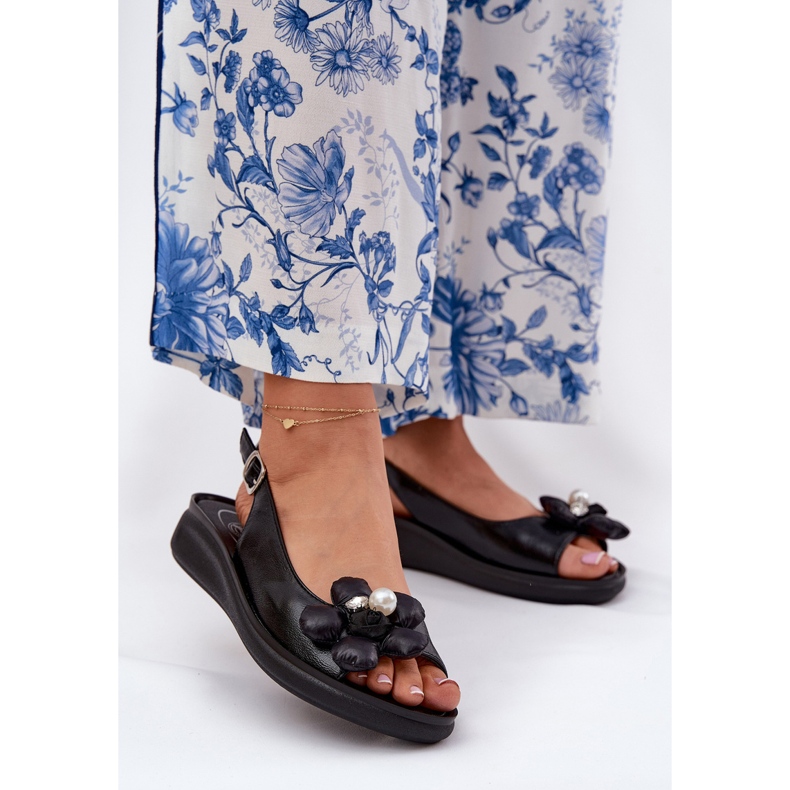 Jezzi Women's sandals with a decorative flower black 2 Jezzi Women's sandals with a decorative flower black 2