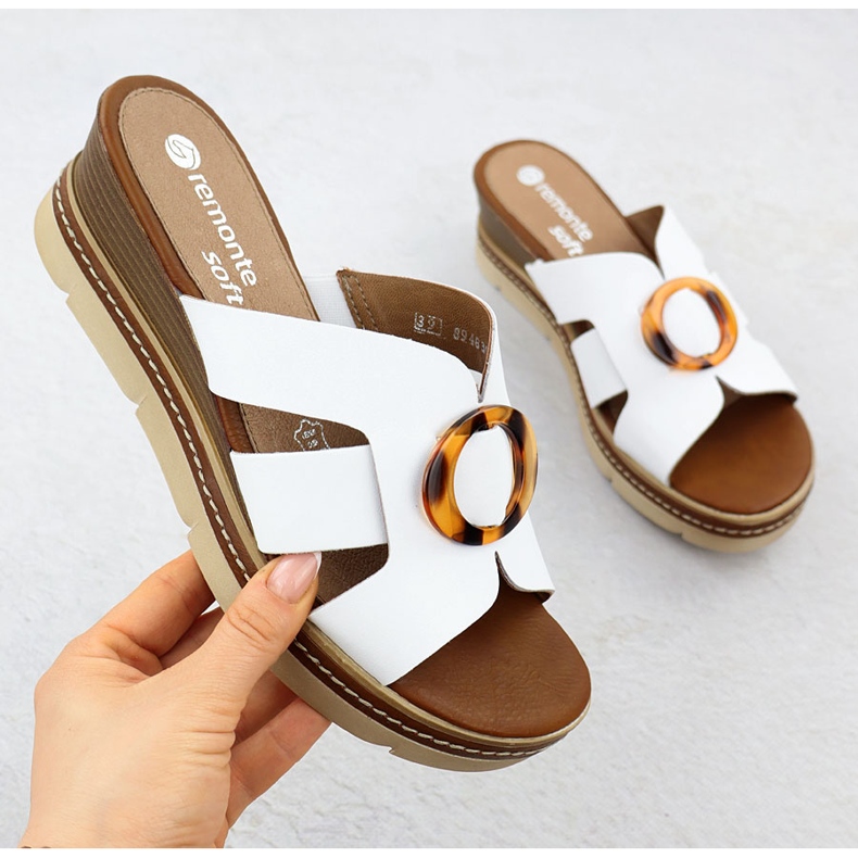 Women's leather flip flops on the white wedges Remonte D2L52-80 1 Women's leather flip flops on the white wedges Remonte D2L52-80 1