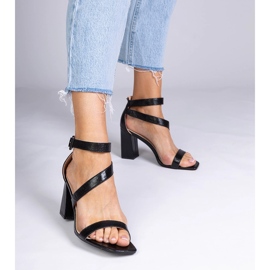 Black sandals on the post with a buckle 1