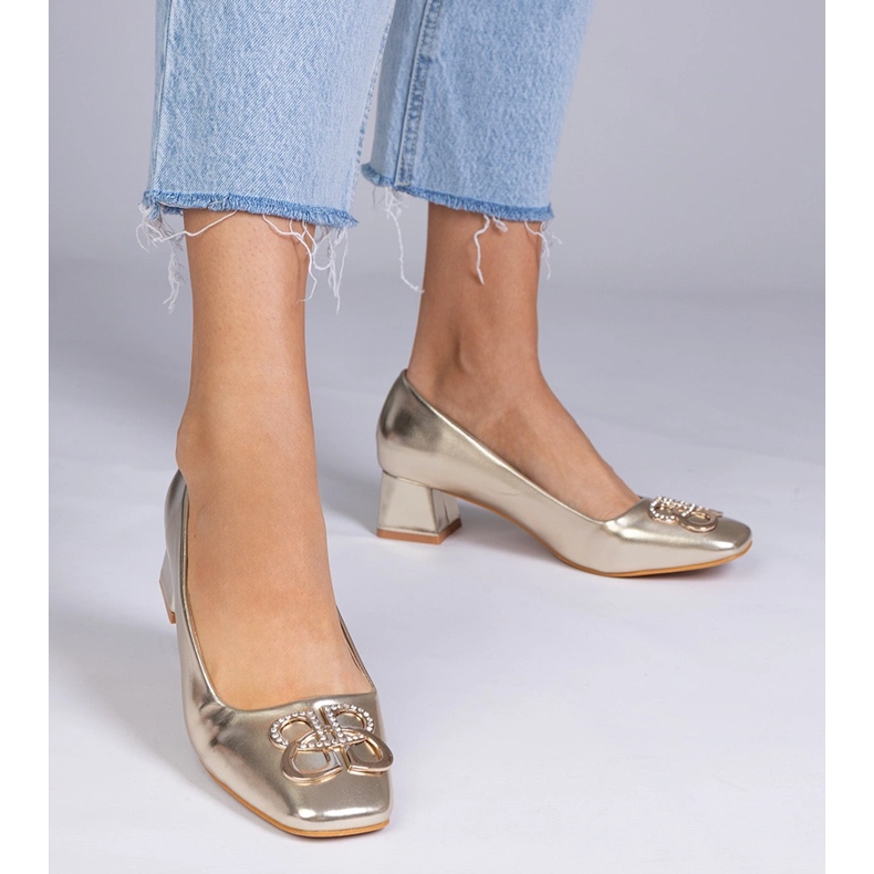 Golden pumps with low heels with zircons 1